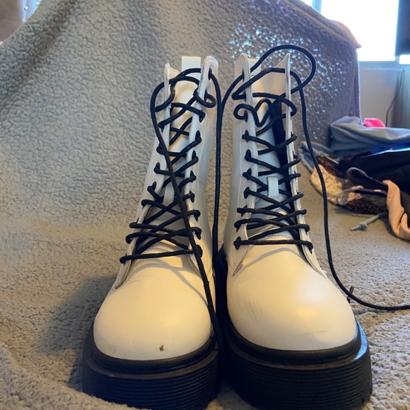White platform combat boots - Picture 2 of 3